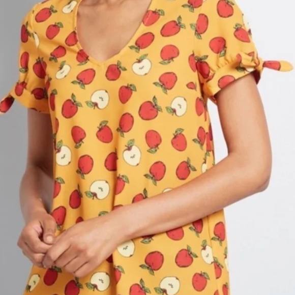 Modcloth V-Neck Red Apple Print Orange Short Tie Sleeve Blouse Size S - Picture 1 of 3